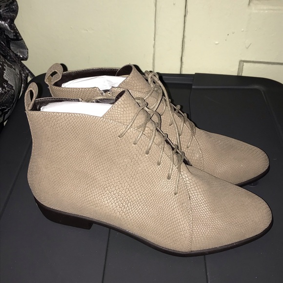 Booties Size 9WW (Plus Size) - Picture 2 of 6